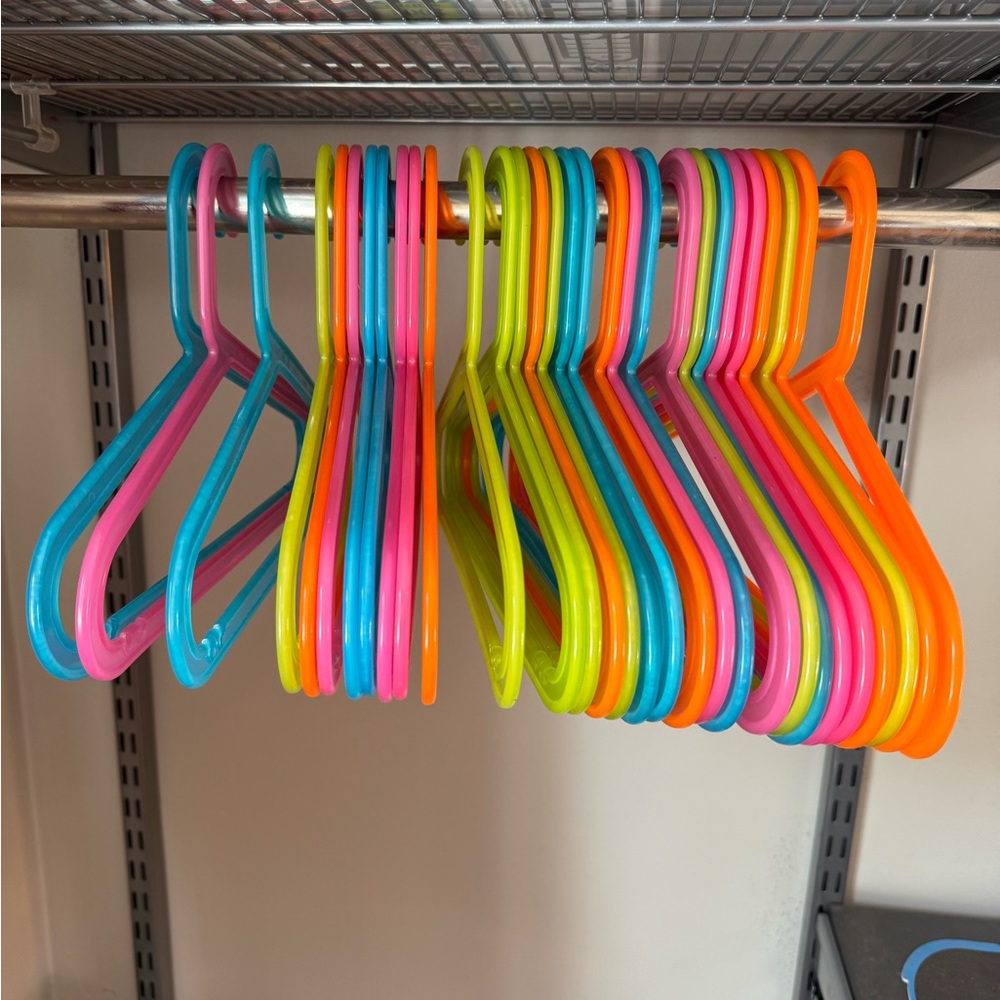 30 KIDS CLOTHES HANGERS cute and durable